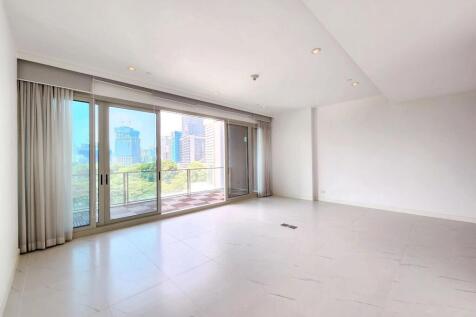 185 Rajdamri - Living Room