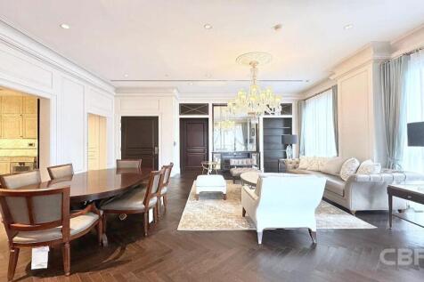 98 Wireless - Living &amp; Dining Area