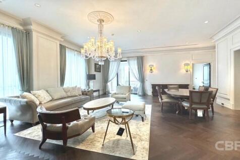 98 Wireless - Living &amp; Dining Area