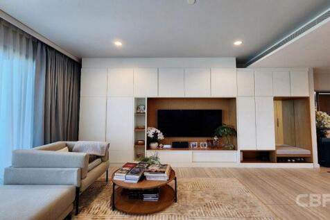 185 Rajadamri - Living room