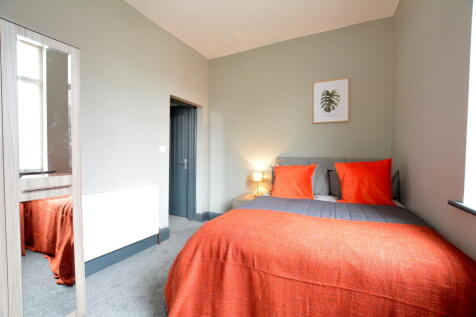 bedroom 4 (2).JPG