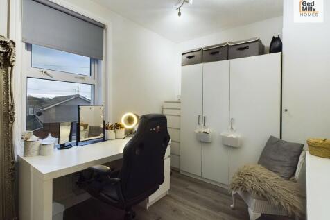 DRESSING ROOM 