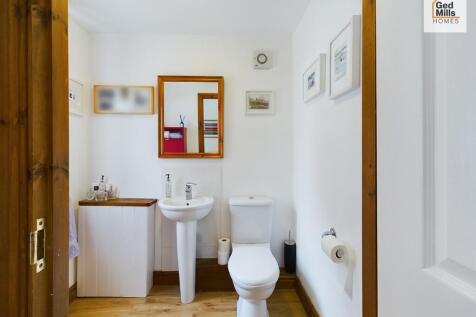 GROUND FLOOR W/C