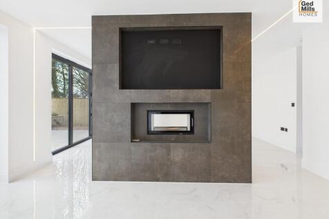 FEATURE FIREPLACE