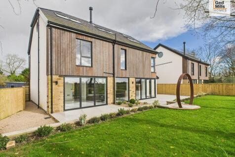 LANDSCAPED REAR G...