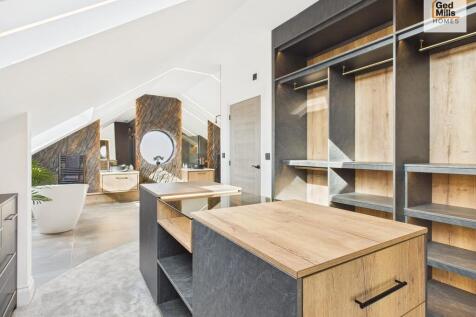 DRESSING ROOM 