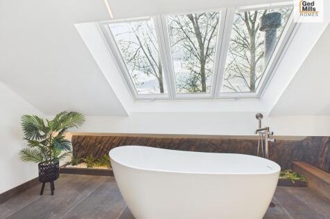 MASTER BATH TUB