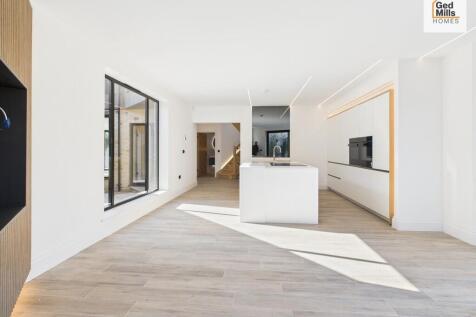 KITCHEN/FAMILY RO...