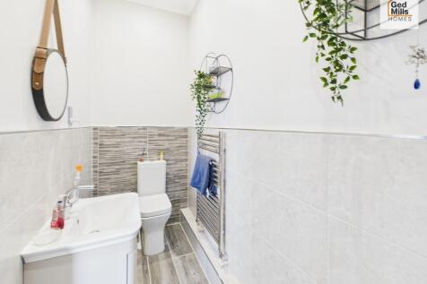 MASTER EN-SUITE