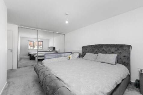 Master Bedroom with En-Suite