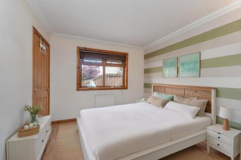 Bed 5/Play Room