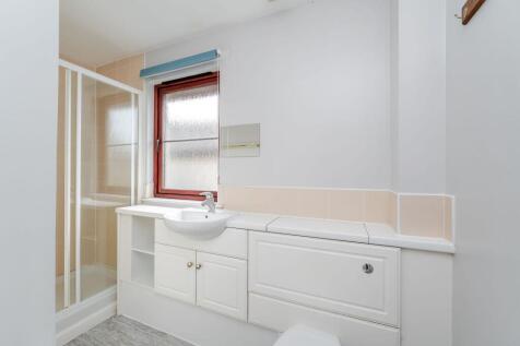 Master bedroom en suite