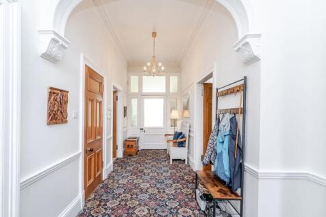 Hallway/Front Door