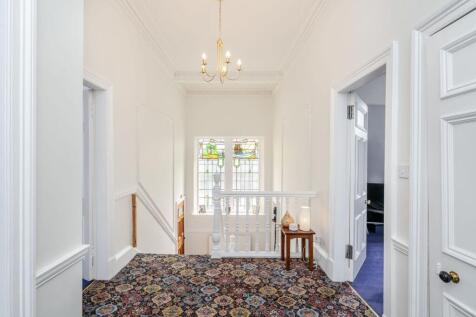 Hallway/Front Door