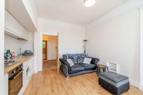 Lounge/Kitchen