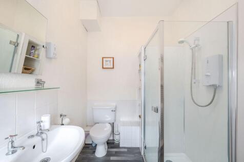 En Suite  Shower
