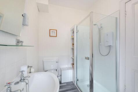 En Suite  Shower