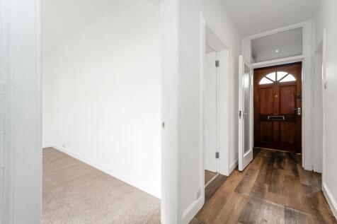 Entrance Vestibule / Hallway