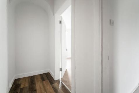 Entrance Vestibule / Hallway