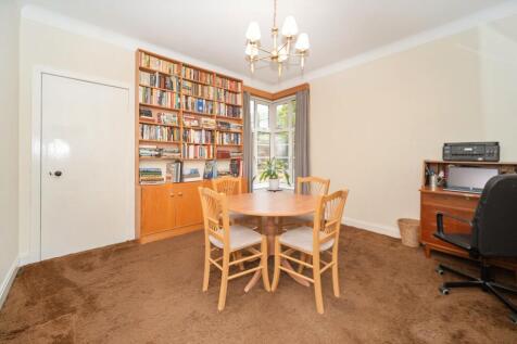 Dining Room/4th Bedroom