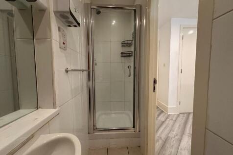 Ensuit Shower