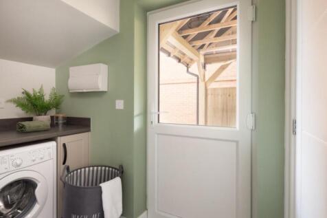 Dandara - The Springs - The Frogmore, Home 7