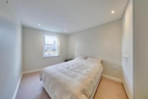 Bedroom 1.jpg