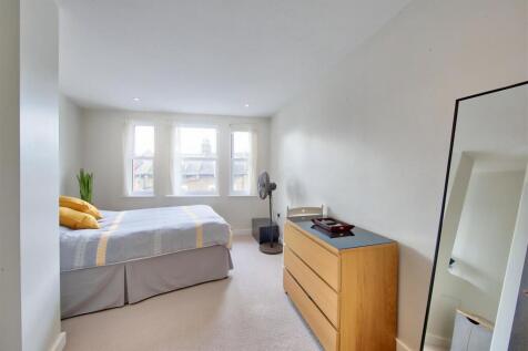 Bedroom 2.2.jpg
