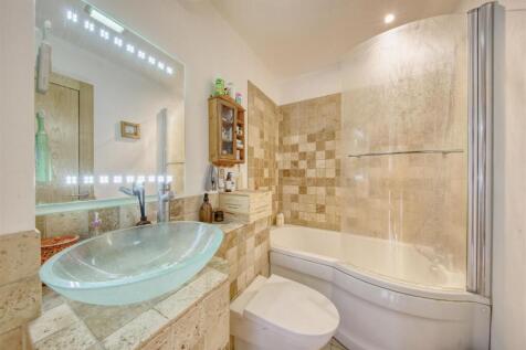 Bathroom.jpg