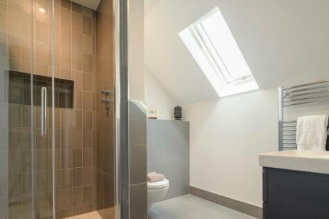Principal Shower Room