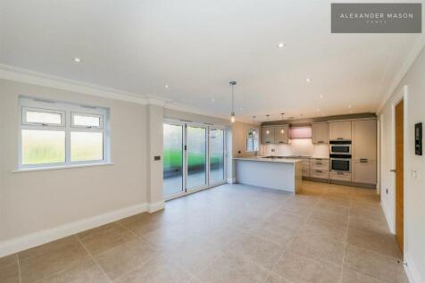 Family &amp; Dining Area