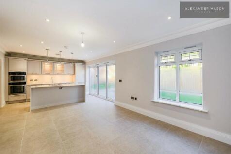 Spacious Dining Area
