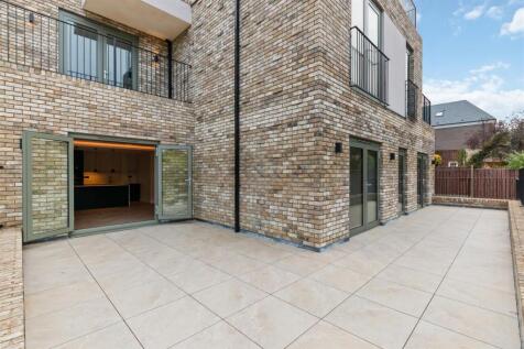 F4 397 Cockfosters Road Ph9.jpg