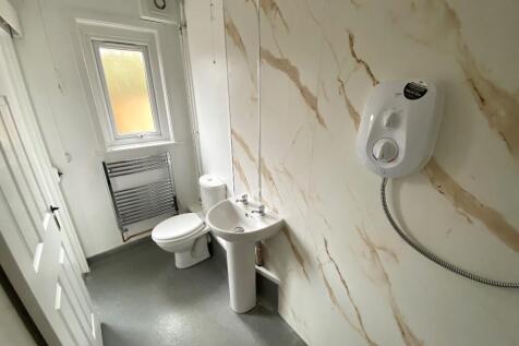 D.S Shower Room