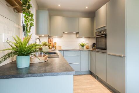 Brambling show home