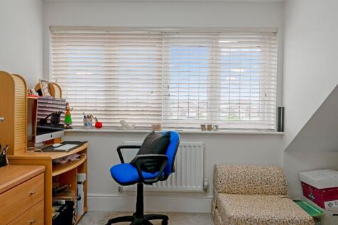 Bedroom 5 / Study