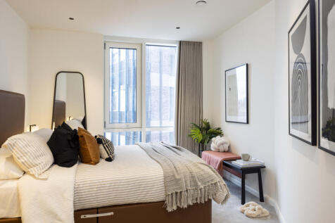 3 bed show apartment