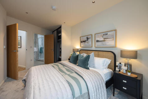 2 bed show apartment