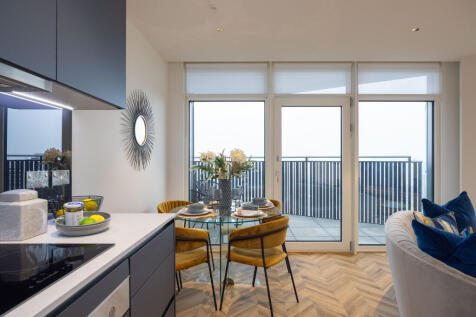 1 bed show apartment