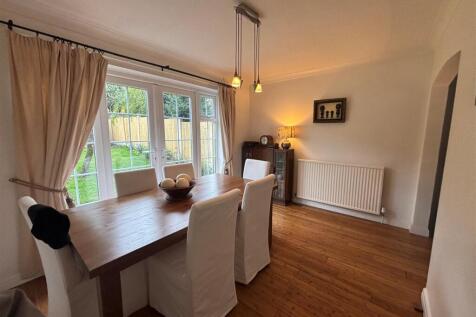 Dining room 2.jpg