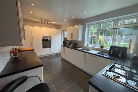 kitchen1.jpg