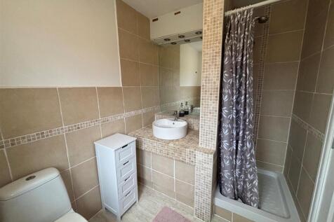 ensuite.jpg
