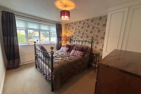 front bedroom 2.jpg