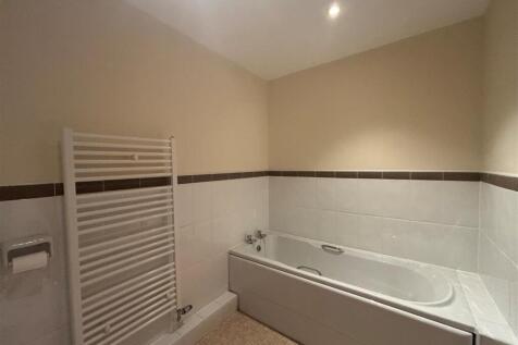 Bathroom3.jpg