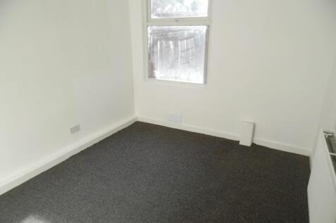 MASTER BEDROOM FLAT 1