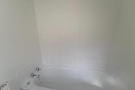 BATHROOM ON GROUND FLOOR