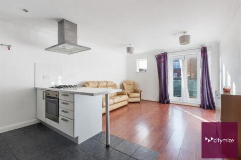 Kitchen/ Living Room