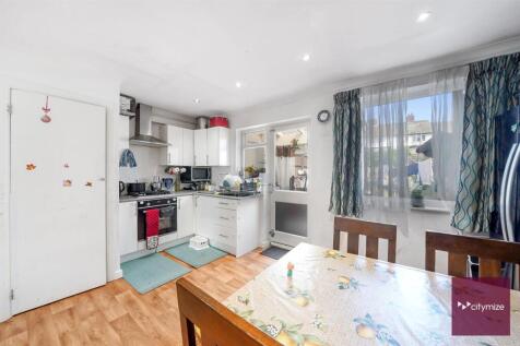 Kitchen/ Dining Room
