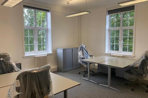 4 Desk Office
