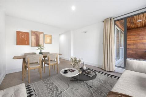 Sitting/Dining Room